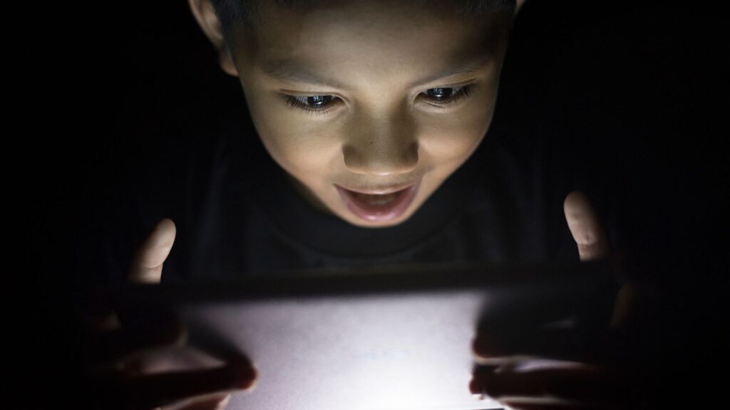 Tempo de Tela: Impactos na Saúde Mental e Cognitiva