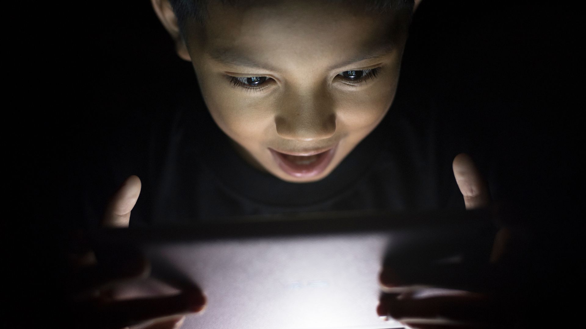 Tempo de Tela no Brasil: Impactos na Saúde Mental e Cognitiva